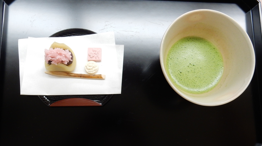 今日の茶菓と抹茶